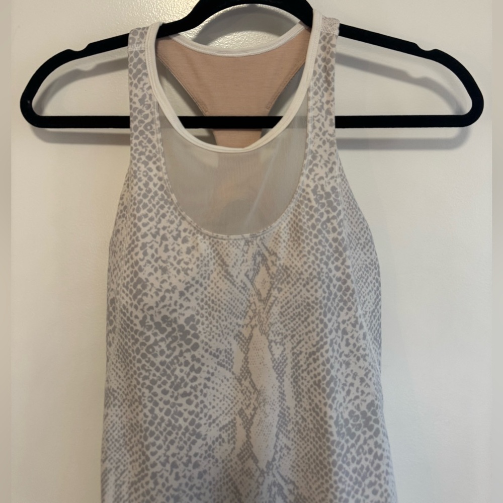 Lululemon athletica mesh with me tank top white grey gray snakeskin print size 4 - Picture 5 of 6